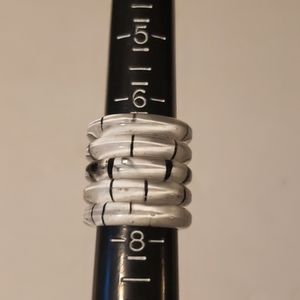 White & Black Plastic Rings x5 Size 7.5